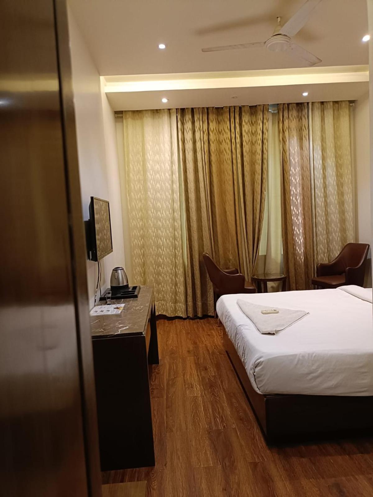 Hotel Parklane Agra (Uttar Pradesh) Esterno foto