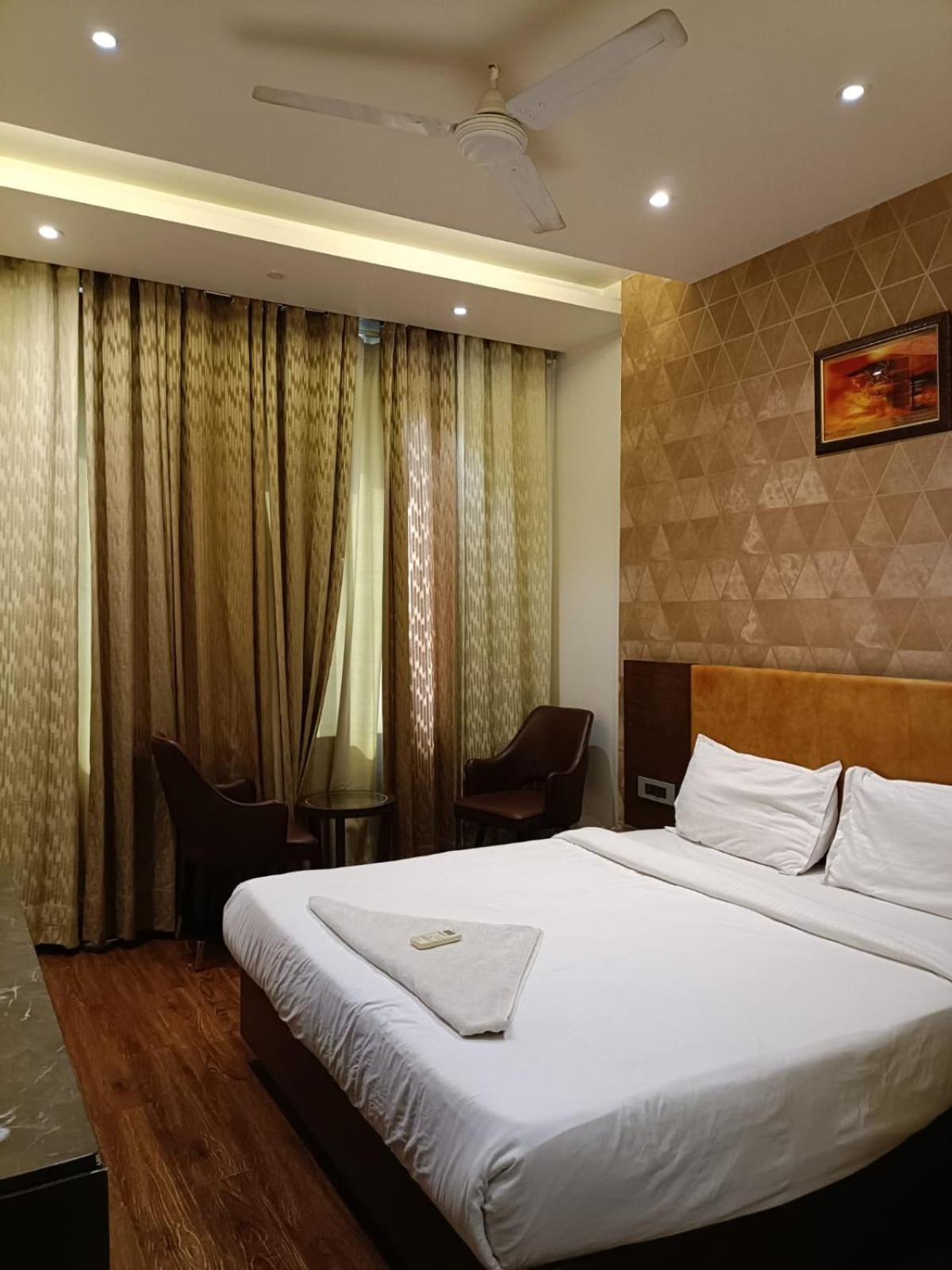 Hotel Parklane Agra (Uttar Pradesh) Esterno foto